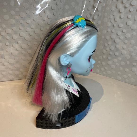 Monster High ⚡️Frankie Stein Doll Head for Hair Styling - Picture 8 of 13